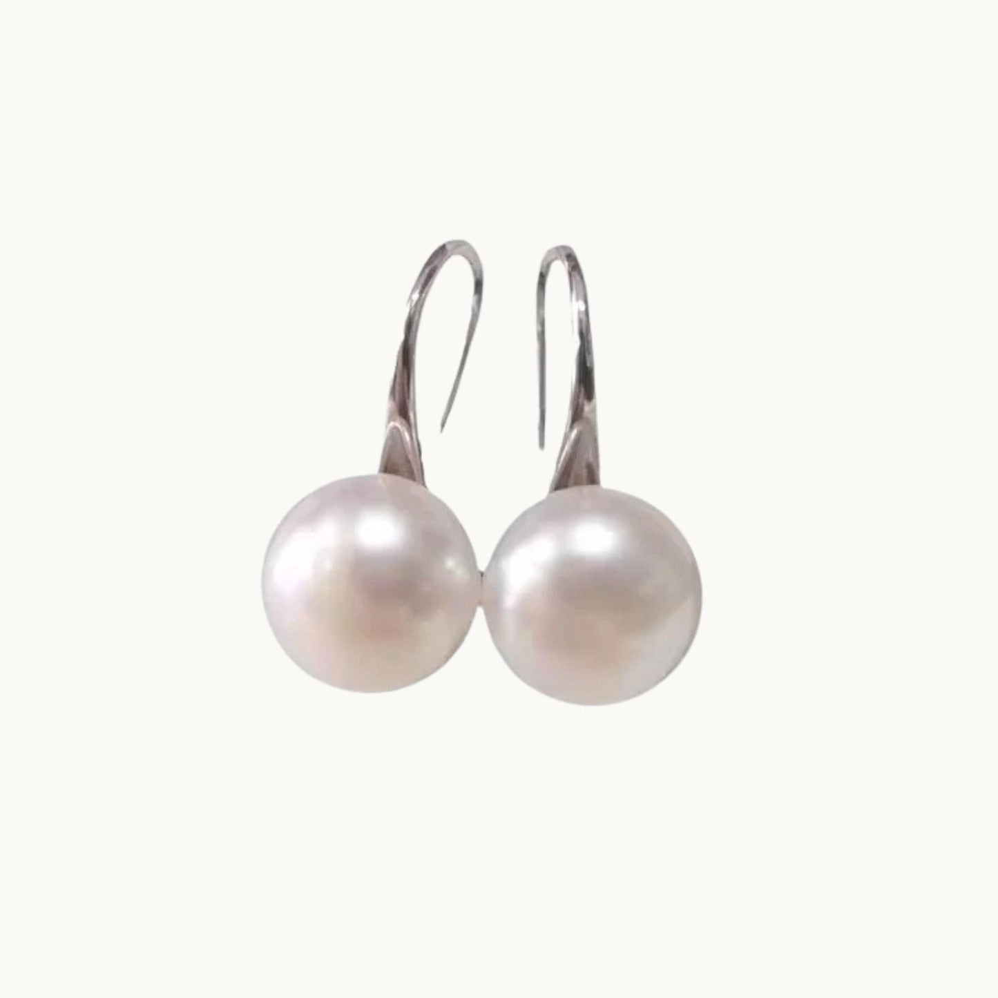 Classic Pearl Earrings – Timeless Elegance, Effortlessly Yours