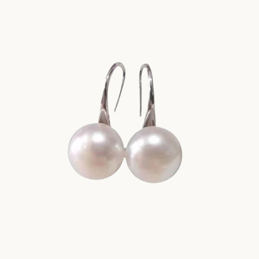 Classic Pearl Earrings – Timeless Elegance, Effortlessly Yours